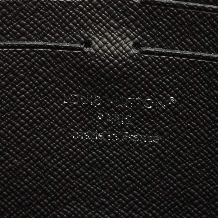 Pre Owned Louis Vuitton Black Taiga Leather Pochette Voyage