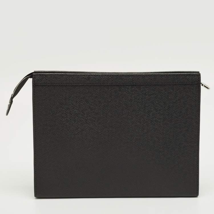 Pre Owned Louis Vuitton Black Taiga Leather Pochette Voyage