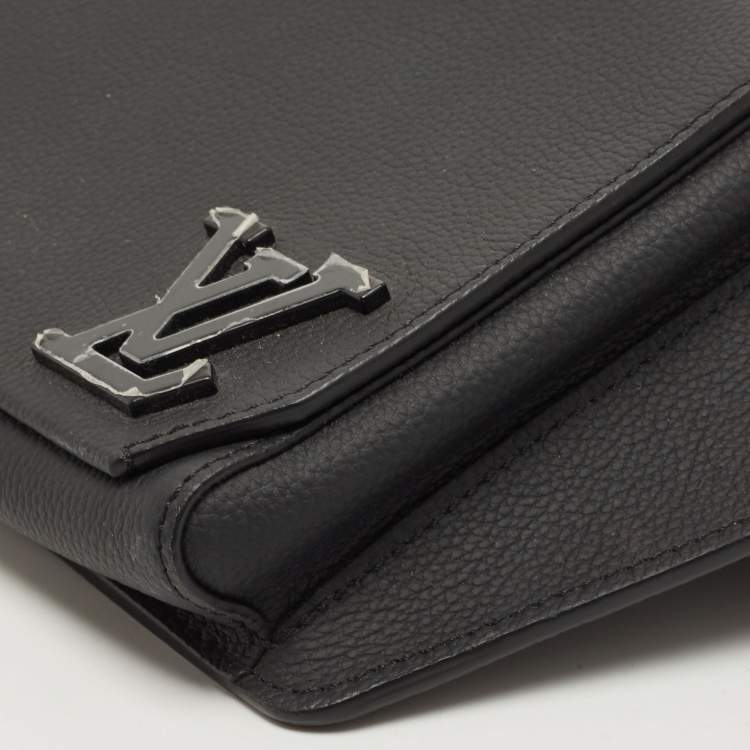 Pre Owned Louis Vuitton Black Leather LV Aerogram Slingbag