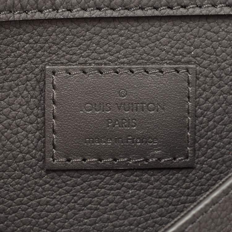 Pre Owned Louis Vuitton Black Leather LV Aerogram Slingbag