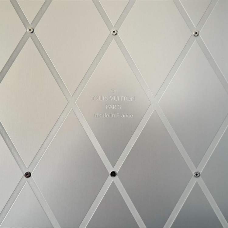 Pre Owned Louis Vuitton Silver Monogram Aluminium Malle Courrier 110 Trunk