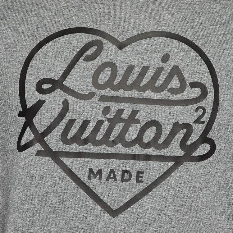 مملوكة مسبقًا سويت شيرت لوي فيتون بالتعاون مع نيغو طباعة قلب رمادي قطن بياقة دائرية مقاس كبير جدًا - إكس لارج