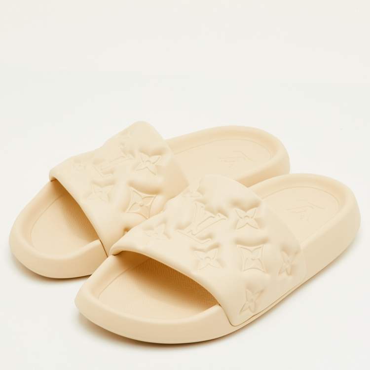 Pre Owned Louis Vuitton Waterfront Size 41 Cream Monogram Rubber Pool Slide Sandals
