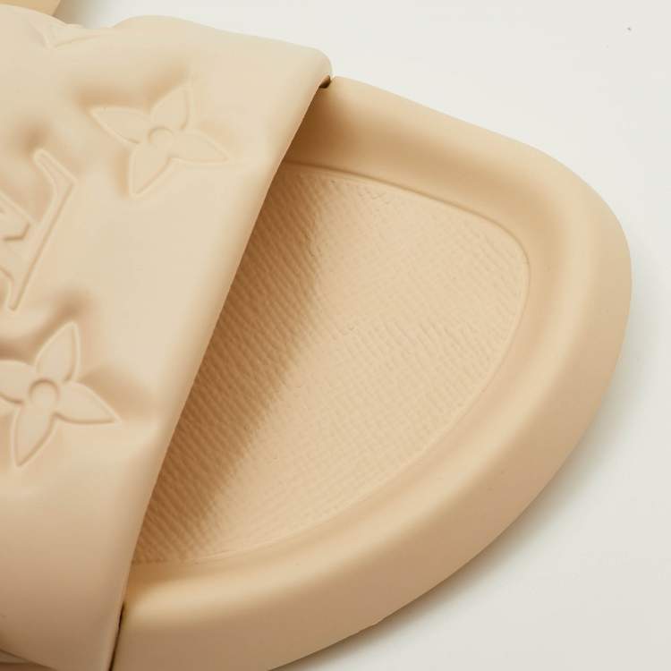 Pre Owned Louis Vuitton Waterfront Size 41 Cream Monogram Rubber Pool Slide Sandals
