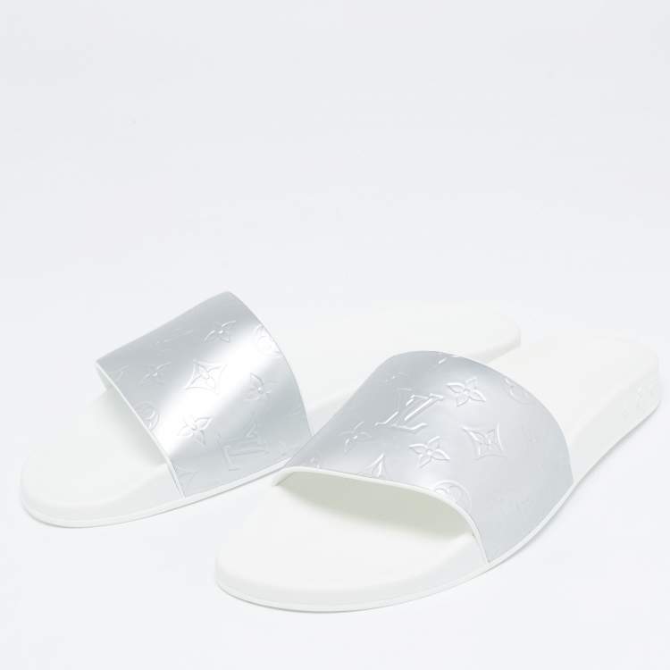 مملوكة مسبقًا Louis Vuitton Silver Monogram Leather Mules Size 44