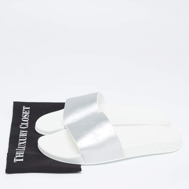 مملوكة مسبقًا Louis Vuitton Silver Monogram Leather Mules Size 44