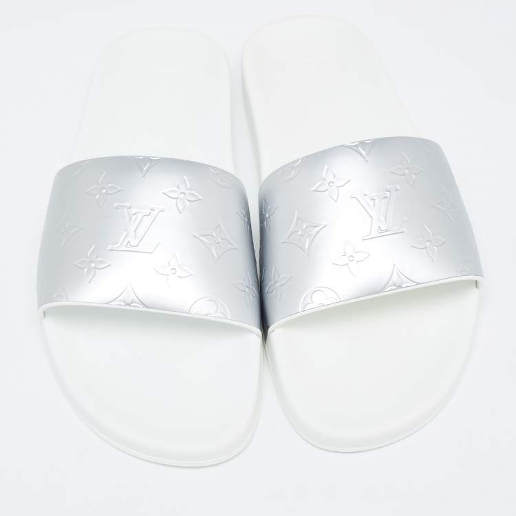 مملوكة مسبقًا Louis Vuitton Silver Monogram Leather Mules Size 44