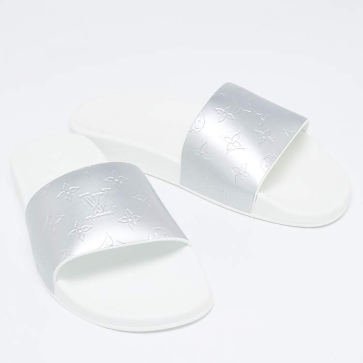 مملوكة مسبقًا Louis Vuitton Silver Monogram Leather Mules Size 44