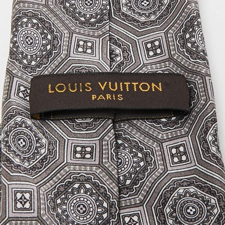 Pre Owned Louis Vuitton Grey Quatrefoil Pattern Print Silk Traditional Tie