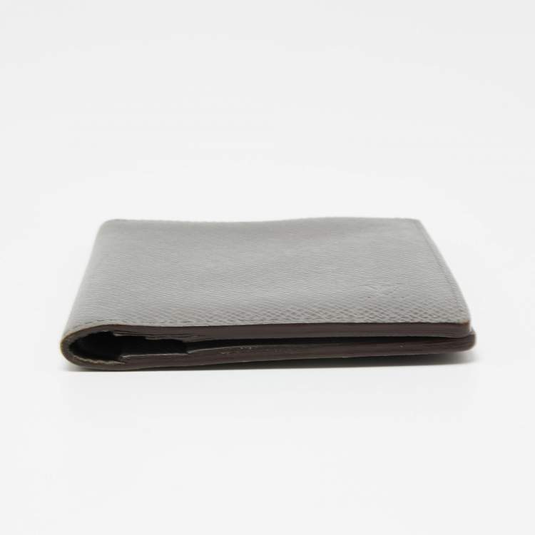 Pre Owned Louis Vuitton Glacier Taiga Leather Passport Holder