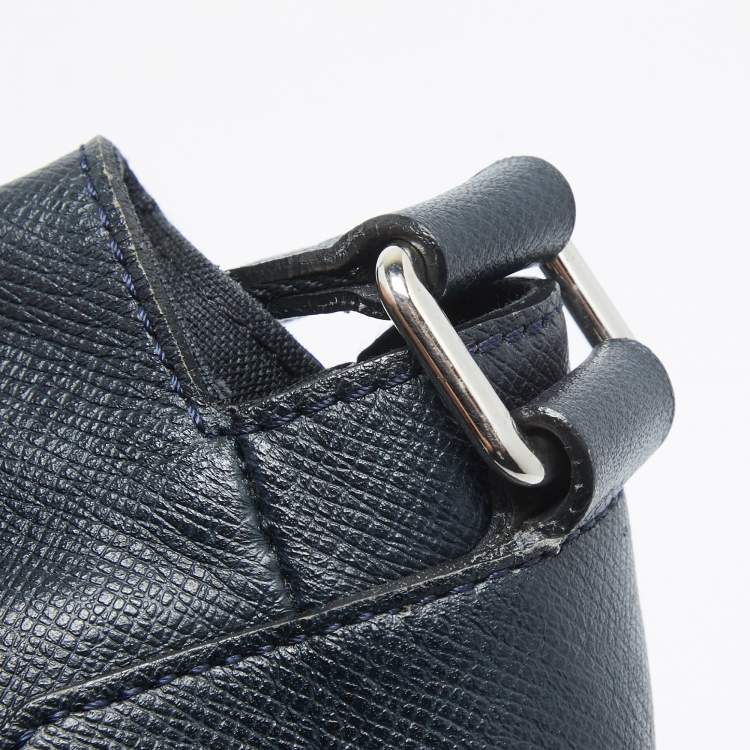 Pre Owned Louis Vuitton Navy Blue Taiga Leather Roman MM Bag
