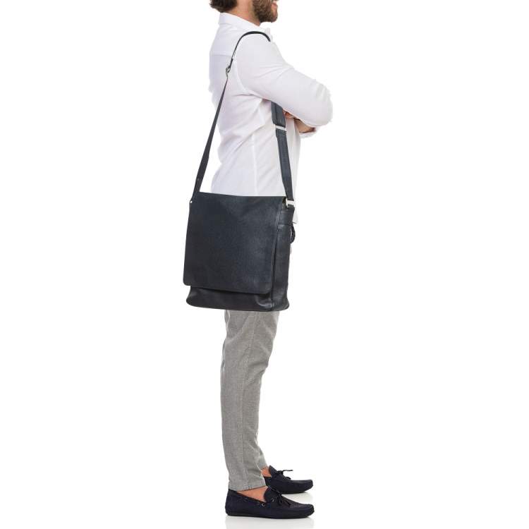 Pre Owned Louis Vuitton Navy Blue Taiga Leather Roman MM Bag