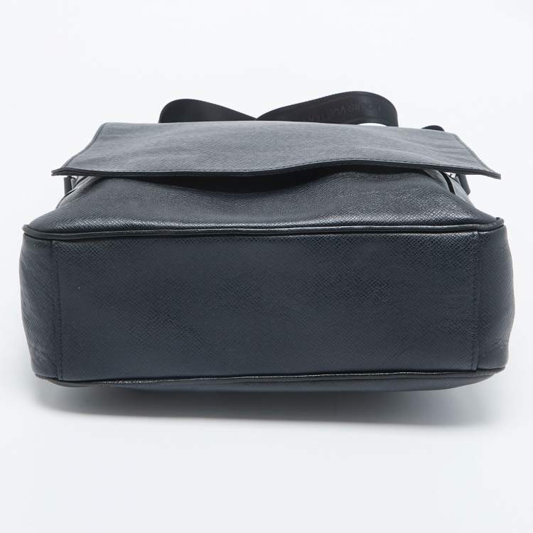 Pre Owned Louis Vuitton Navy Blue Taiga Leather Roman MM Bag