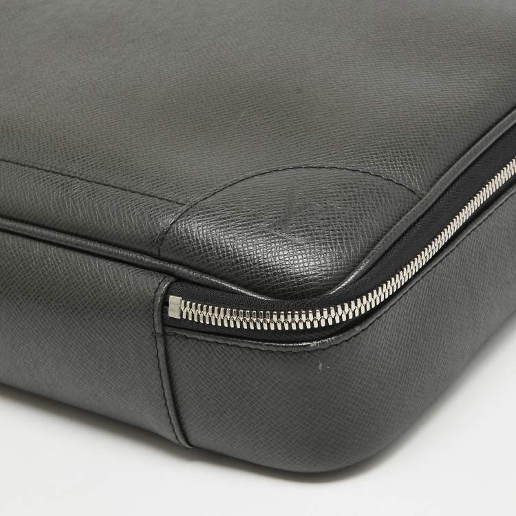 Pre Owned Louis Vuitton Black Taiga Leather Odessa Computer Case Bag