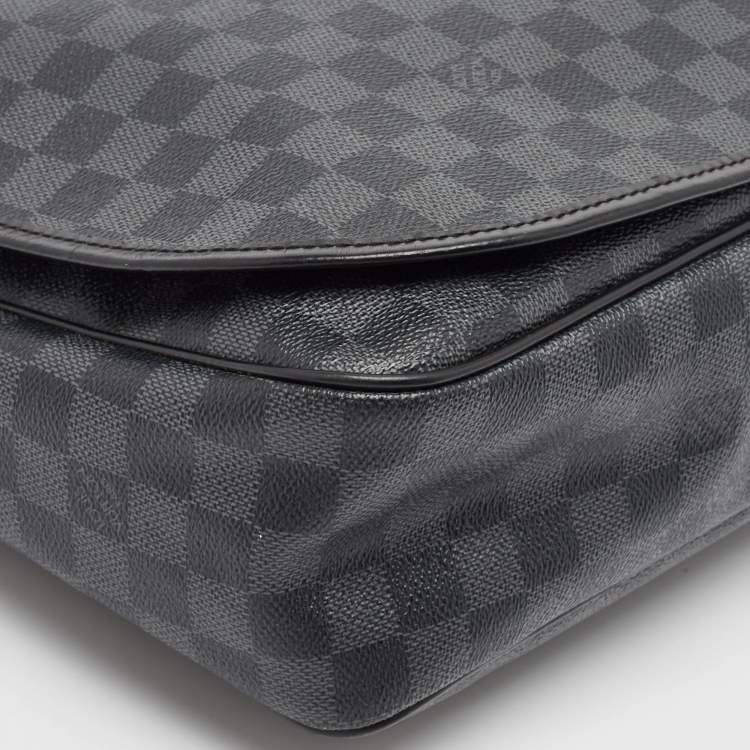 Pre Owned Louis Vuitton Damier Graphite Canvas Daniel GM Messenger Bag