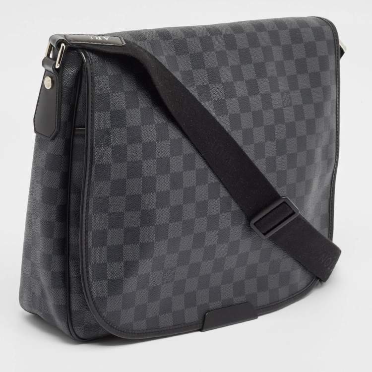 Pre Owned Louis Vuitton Damier Graphite Canvas Daniel GM Messenger Bag