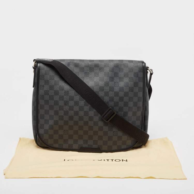 Pre Owned Louis Vuitton Damier Graphite Canvas Daniel GM Messenger Bag