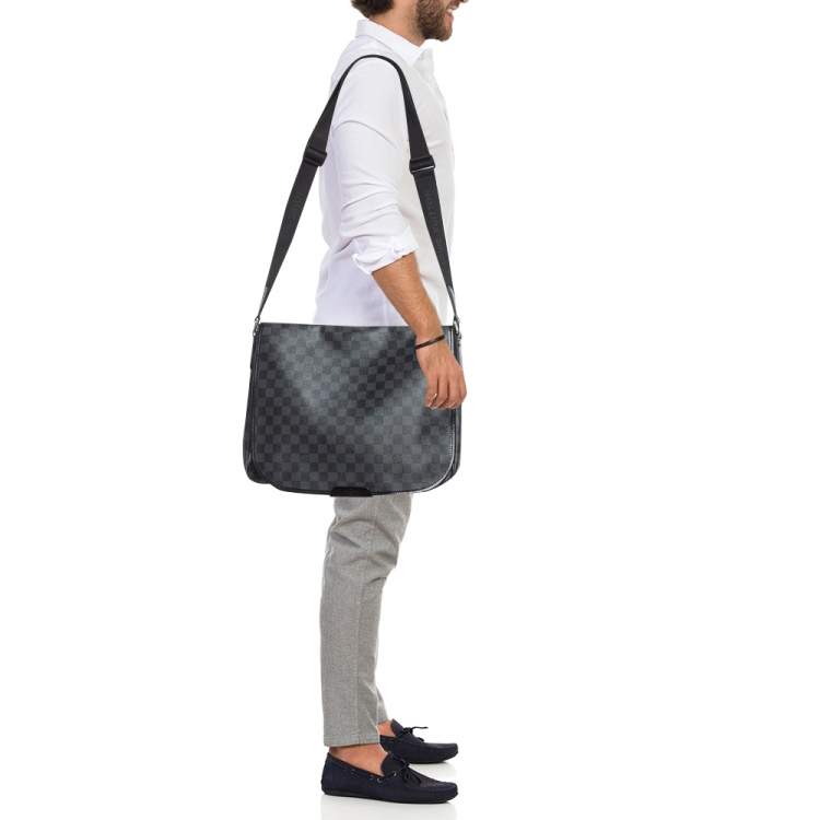 Pre Owned Louis Vuitton Damier Graphite Canvas Daniel GM Messenger Bag