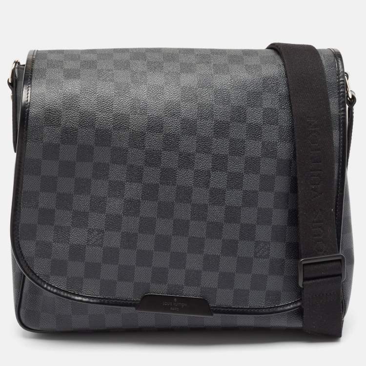 Pre Owned Louis Vuitton Damier Graphite Canvas Daniel MM Messenger Bag