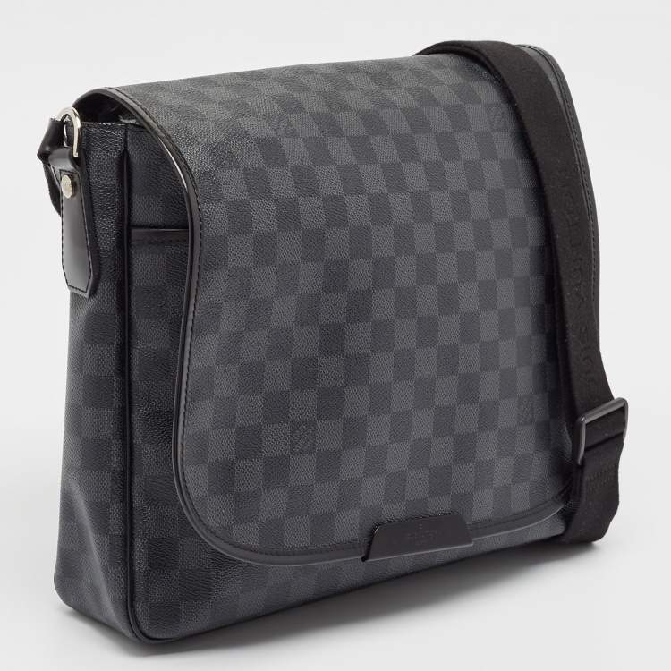 Pre Owned Louis Vuitton Damier Graphite Canvas Daniel MM Messenger Bag