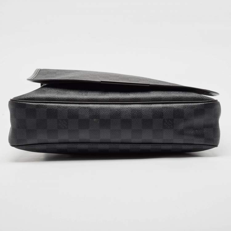 Pre Owned Louis Vuitton Damier Graphite Canvas Daniel MM Messenger Bag