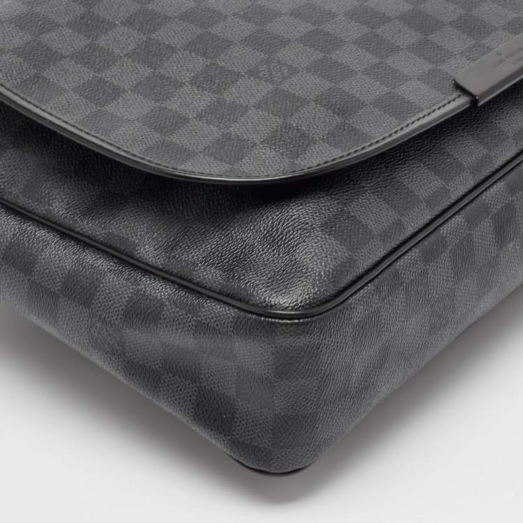 Pre Owned Louis Vuitton Damier Graphite Canvas Daniel MM Messenger Bag