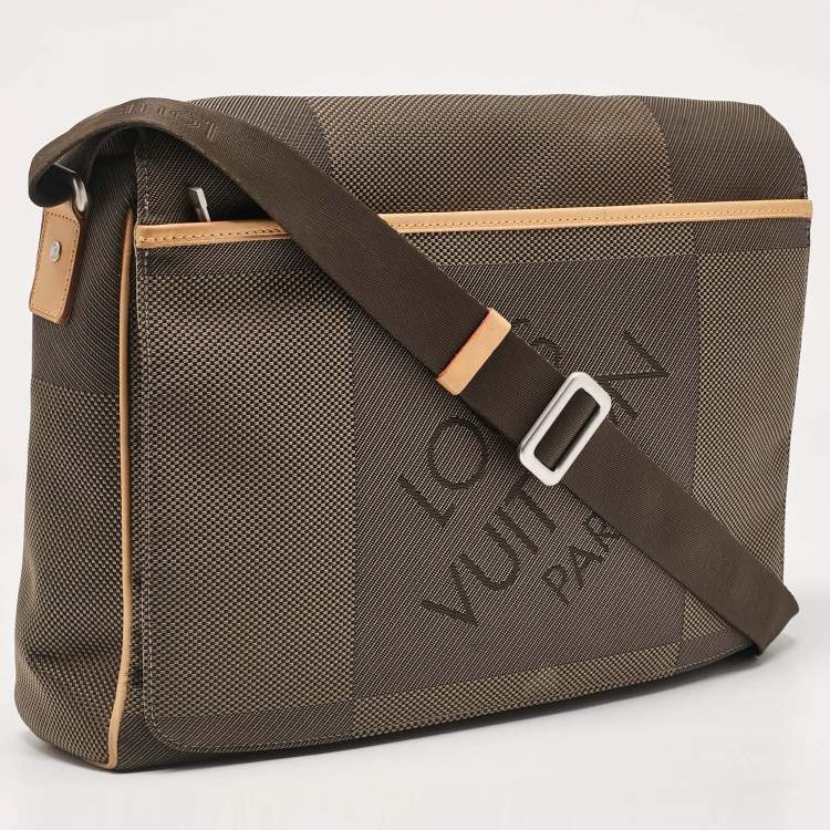 مملوكة مسبقًا Louis Vuitton Terre Damier Geant Canvas Messenger Bag