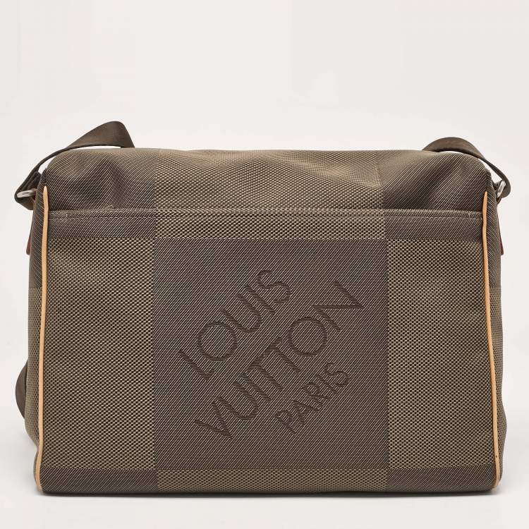 مملوكة مسبقًا Louis Vuitton Terre Damier Geant Canvas Messenger Bag