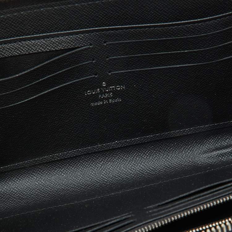 Pre Owned Louis Vuitton Black Leather Taiga Zippy Dragonne Wallet