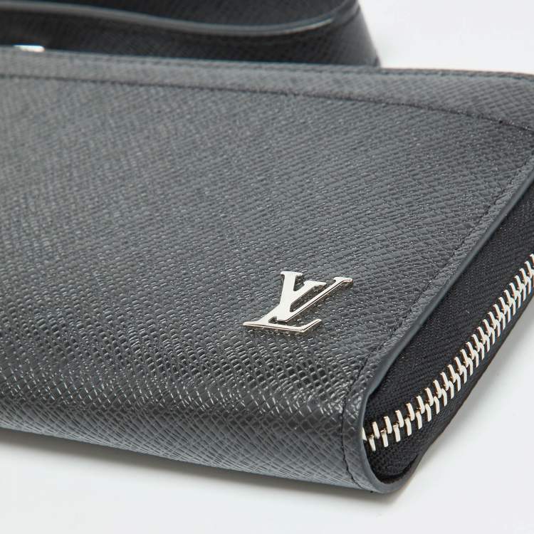 Pre Owned Louis Vuitton Black Leather Taiga Zippy Dragonne Wallet