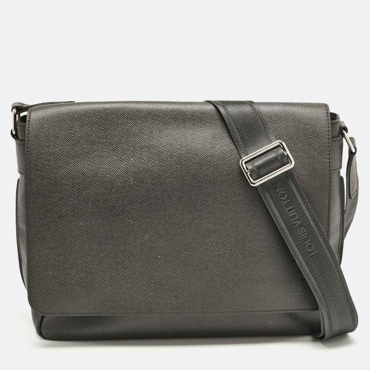 Pre Owned Louis Vuitton Black Taiga Leather Roman MM Bag