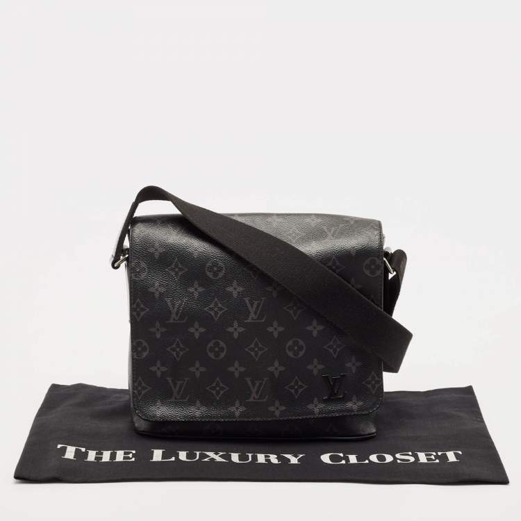 مملوكة مسبقًا Louis Vuitton Monogram Eclipse Canvas District PM Bag