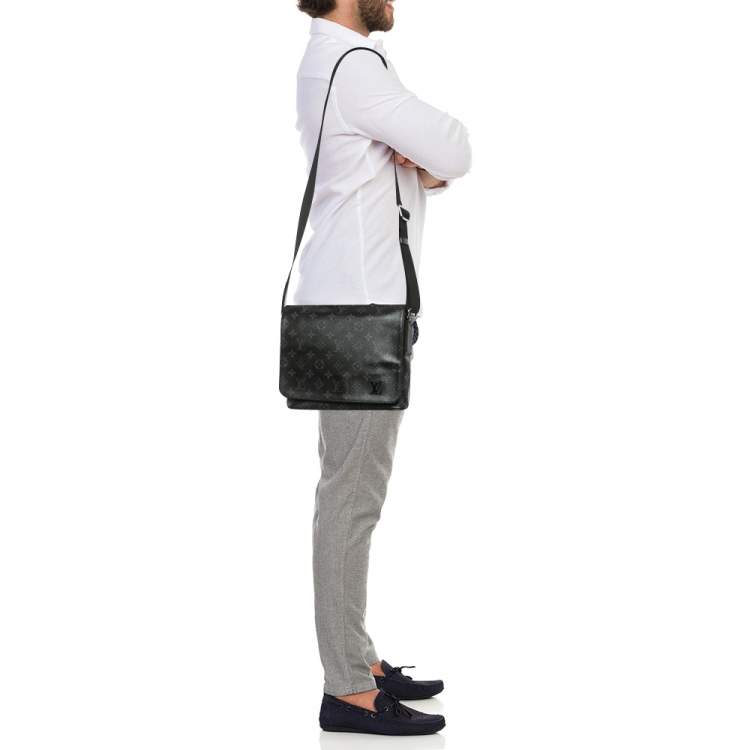 مملوكة مسبقًا Louis Vuitton Monogram Eclipse Canvas District PM Bag
