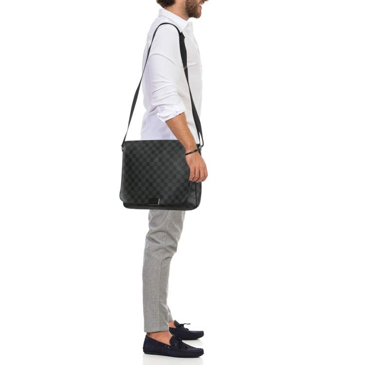 Pre Owned Louis Vuitton Damier Ebene Canvas District MM Bag