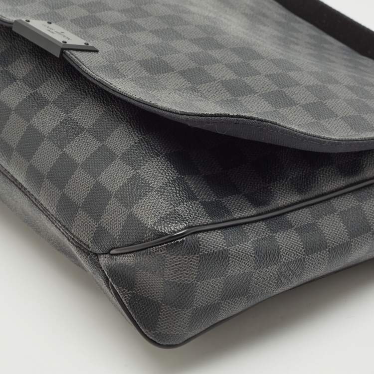 Pre Owned Louis Vuitton Damier Ebene Canvas District MM Bag