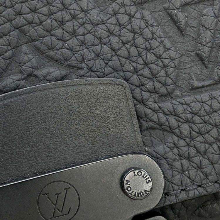 Pre Owned Louis Vuitton Black Monogram Taurillon Leather S-Padlock Vertical Wearable Wallet