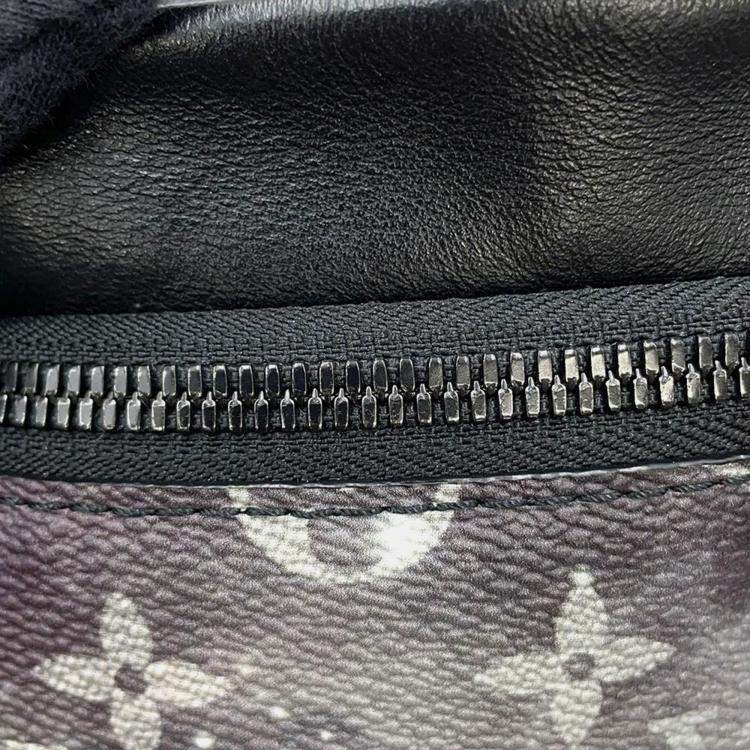 Pre Owned Louis Vuitton Discovery Bumbag Noir Monogram / Galaxy