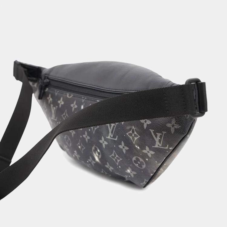 Pre Owned Louis Vuitton Discovery Bumbag Noir Monogram / Galaxy