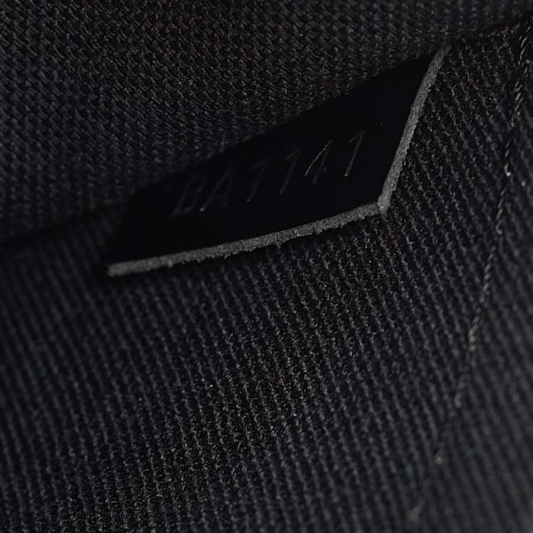 Pre Owned Louis Vuitton Black Taiga Leather Andrei Messenger Bag