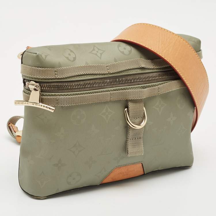 Pre Owned Louis Vuitton Grey Monogram Titanium Nylon Messenger Bag