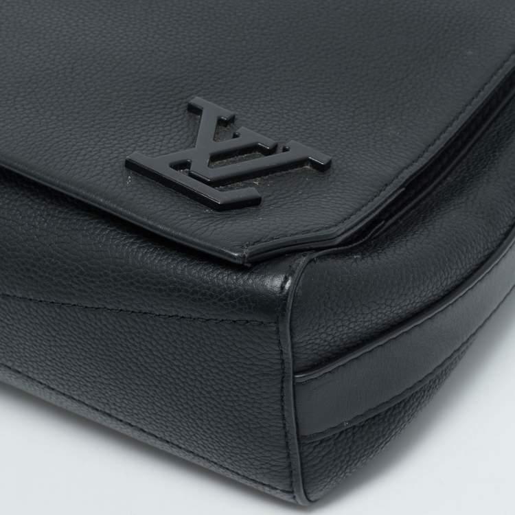 Pre Owned Louis Vuitton Black Aerogram Leather Takeoff Messenger Bag