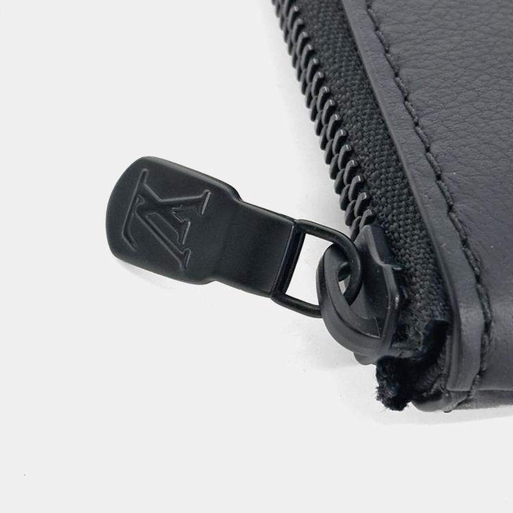 Pre Owned Louis Vuitton Black Leather Shadow Pochette Togo bag