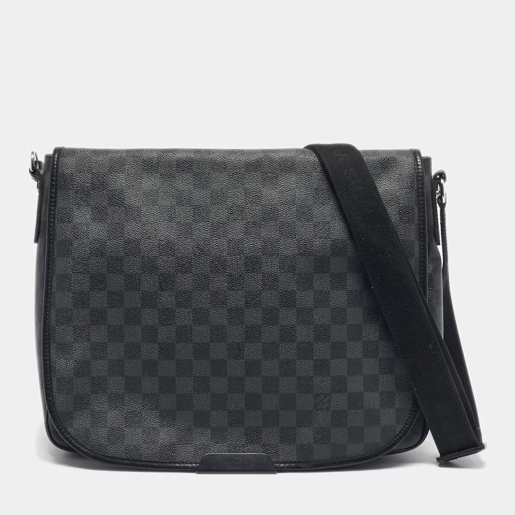 Pre Owned Louis Vuitton Damier Graphite Canvas Daniel GM Messenger Bag