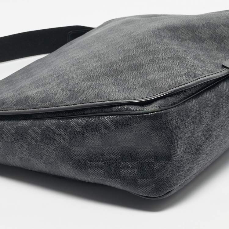 Pre Owned Louis Vuitton Damier Graphite Canvas Daniel GM Messenger Bag