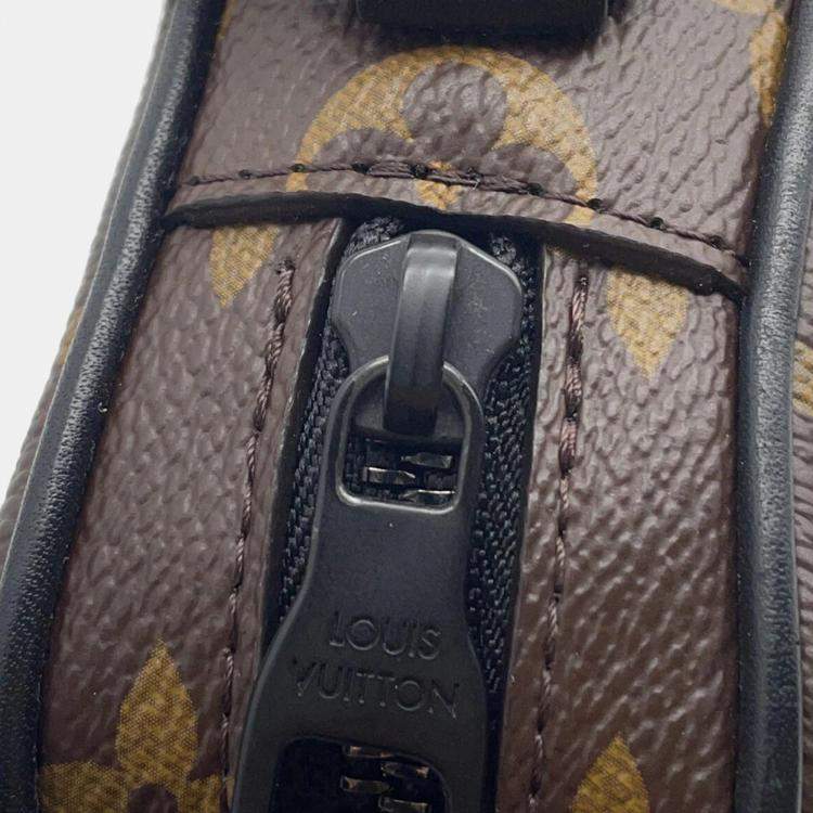 Pre Owned Louis Vuitton Pochette Volga Noir Monogram / Solar Powered Ray