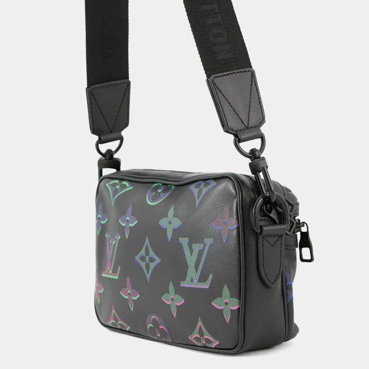 Pre Owned Louis Vuitton Comet Messenger Noir Calf Leather Monogram Pattern Size PM