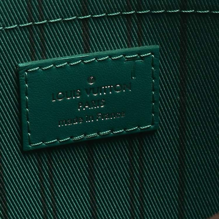 مملوكة مسبقًا Louis Vuitton Borneo Monogram Canvas Pochette Voyage Souple