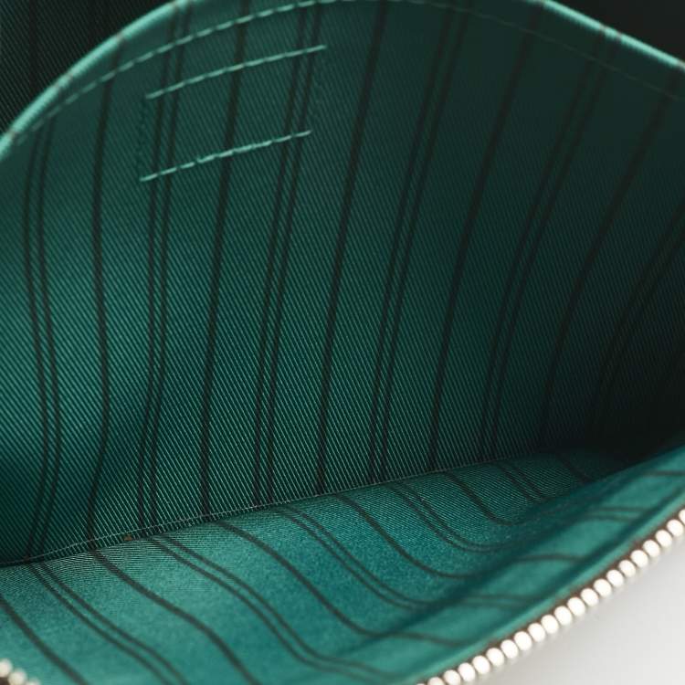 مملوكة مسبقًا Louis Vuitton Borneo Monogram Canvas Pochette Voyage Souple