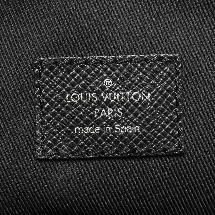 Pre Owned Louis Vuitton Black Taiga Leather Avenue Sling Bag