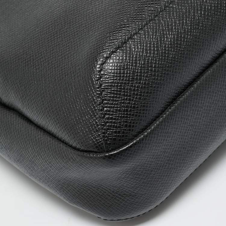 Pre Owned Louis Vuitton Black Taiga Leather Avenue Sling Bag